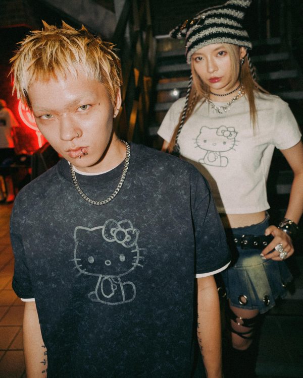 Hello Kitty Oversized Logo Print Tee
